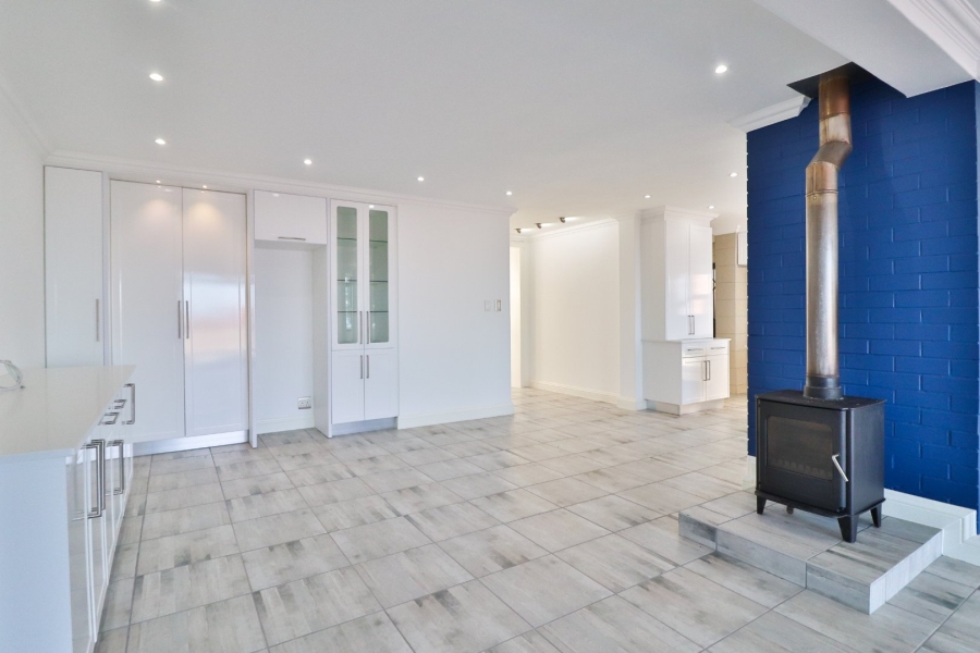 8 Bedroom Property for Sale in Reebok Western Cape